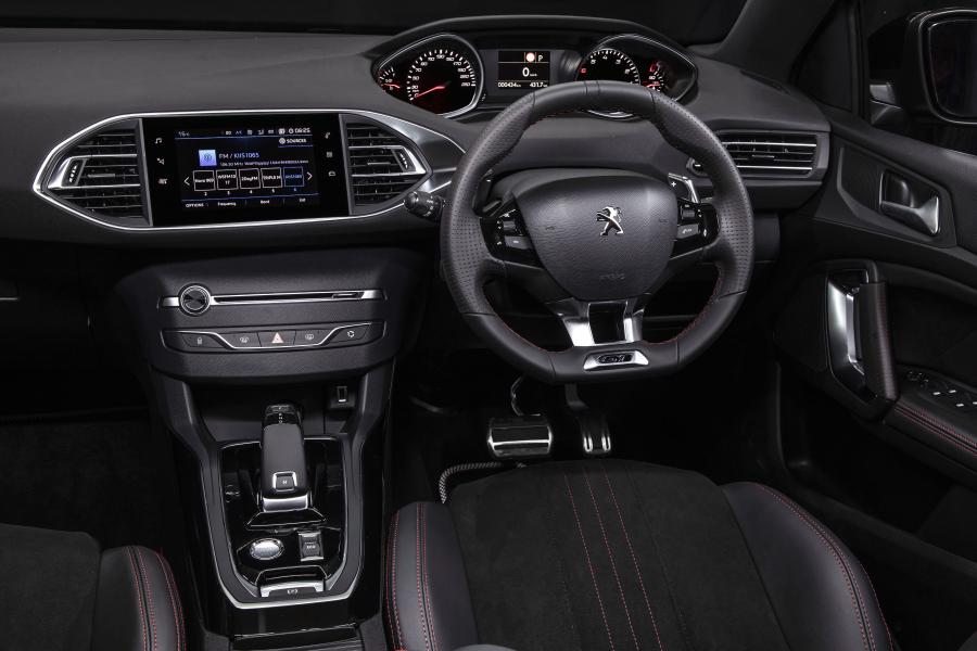 Торпедо Peugeot 308 GT 2019 года  (AU) (фото 7 из 17)